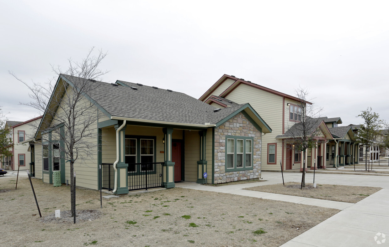 Building Photo - Buckeye Trails Commons