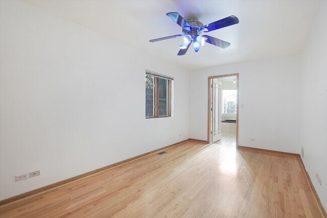 Foto del edificio - 4b3b Duplex Living in The Heart of Wicker Park