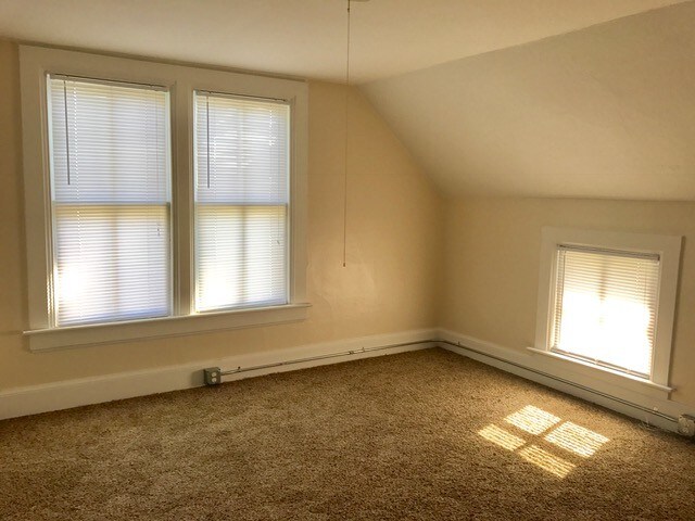 Building Photo - 527 2nd Ave W