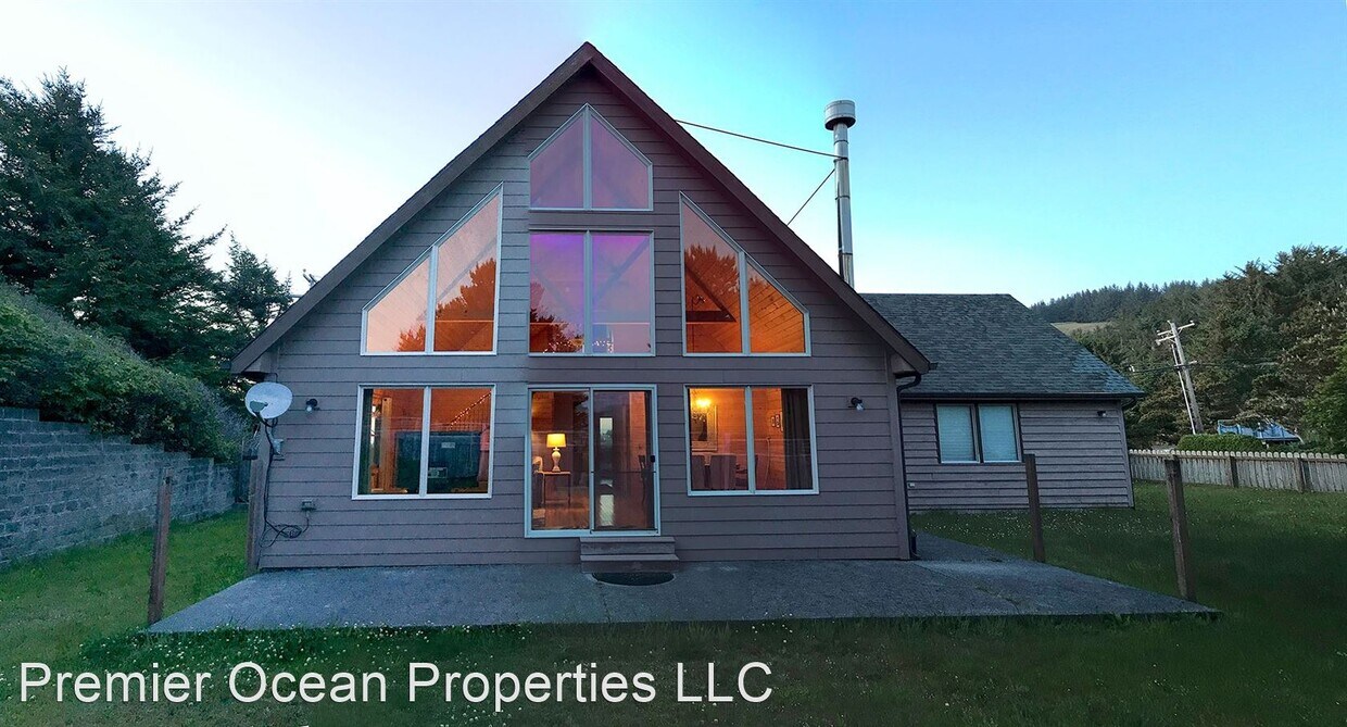30293 Driftwood Dr, Gold Beach, OR 97444 House Rental in Gold Beach