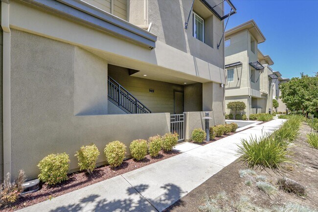 Foto del edificio - 3732 Feather Ln
