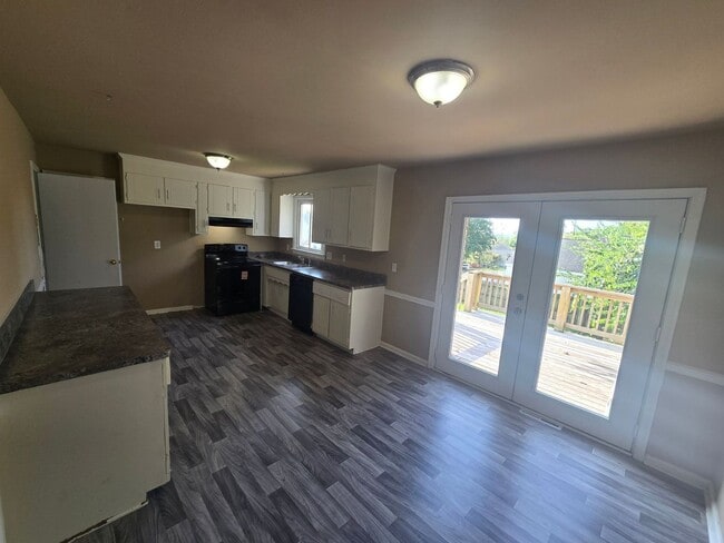 Building Photo - 1211 Clifton Dr