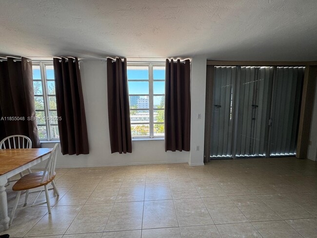 Building Photo - 7800 Carlyle Ave