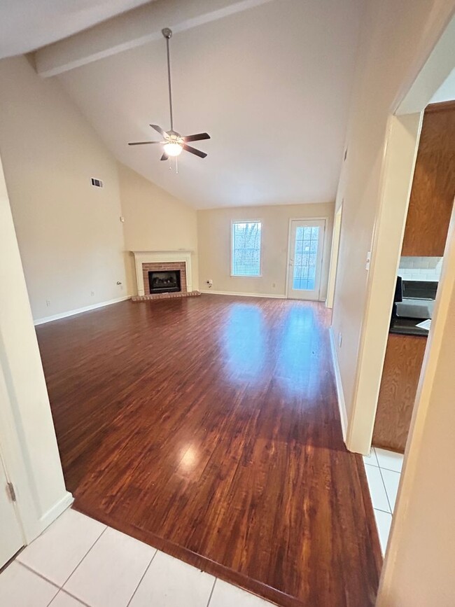 Foto del edificio - Charming Collierville Home Waiting to be Y...