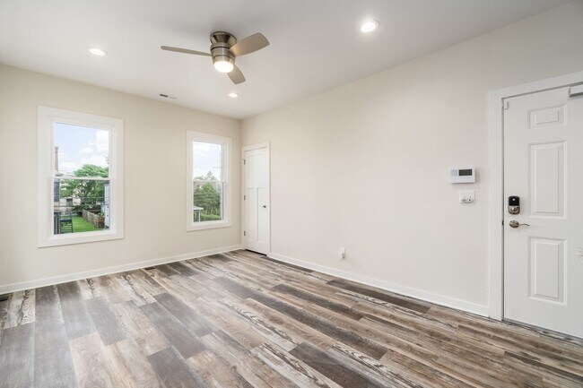 Living Room - 289 S Champion Ave