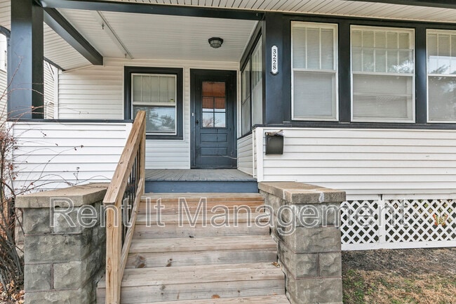 Photo - 3228 Fontenelle Blvd House