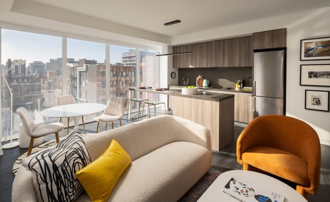 Building Photo - The Taylor