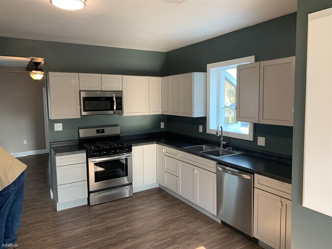 Building Photo - 3 br, 2 bath House - 22 Stapleton St