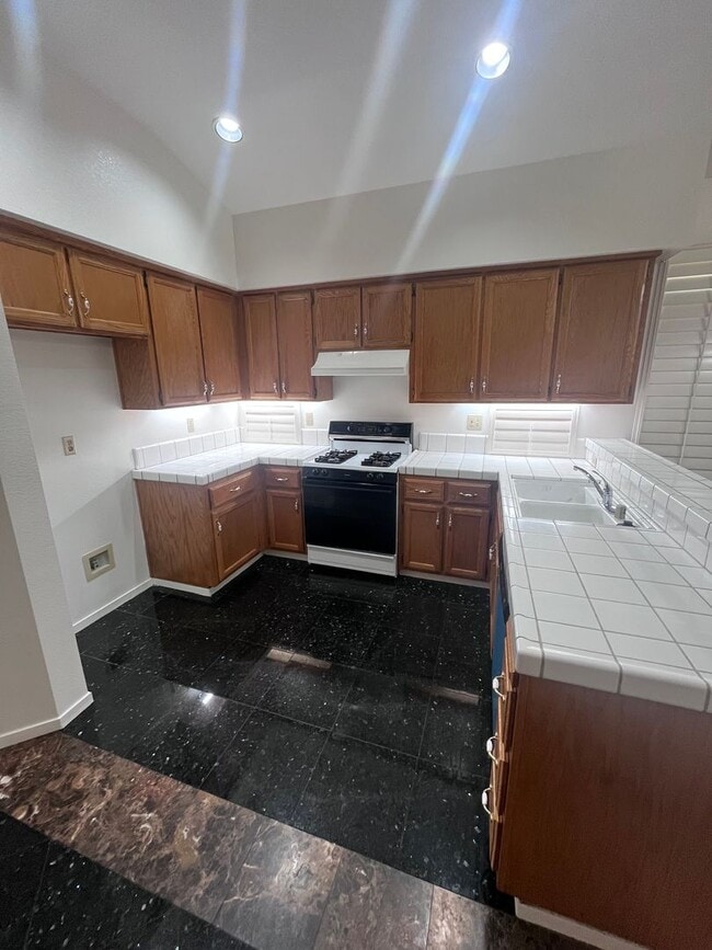 Building Photo - NICE 3 BEDROOM HOME IN ELK GROVE!!