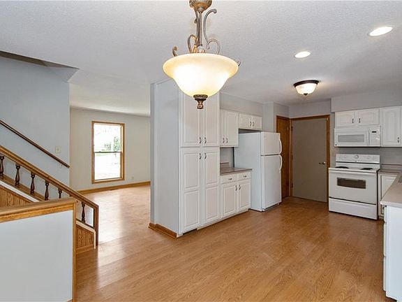 Building Photo - 613 Roberta Ct