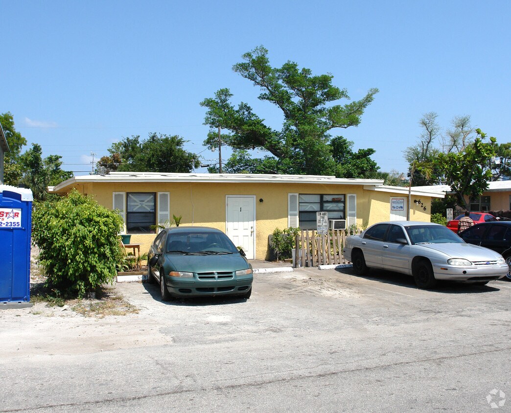Building Photo - 626 NW 10th Ter