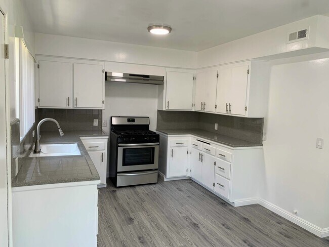 Foto del edificio - 216 E Burnett St