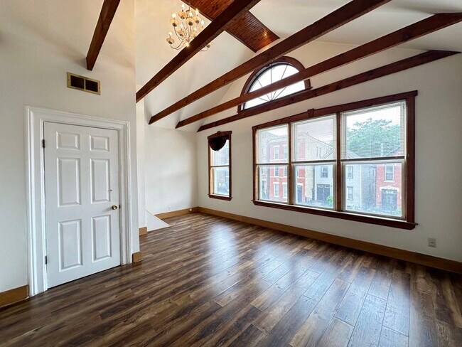 Foto del edificio - 1456 W Augusta Blvd