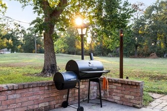 Building Photo - 522 River Plantation Dr