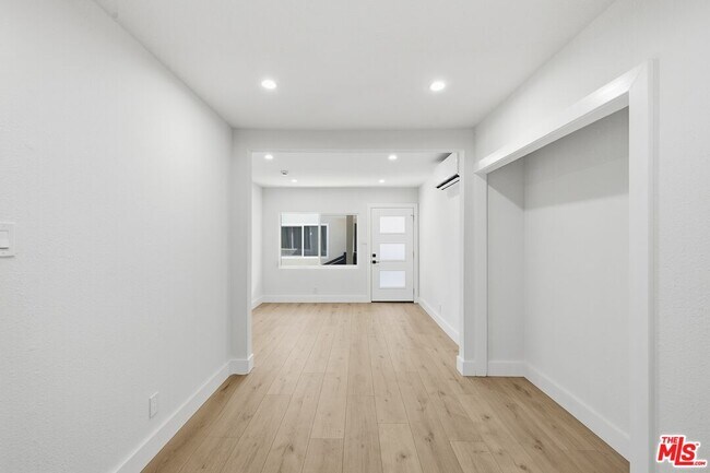 Building Photo - 5915 1/4 Barton Ave