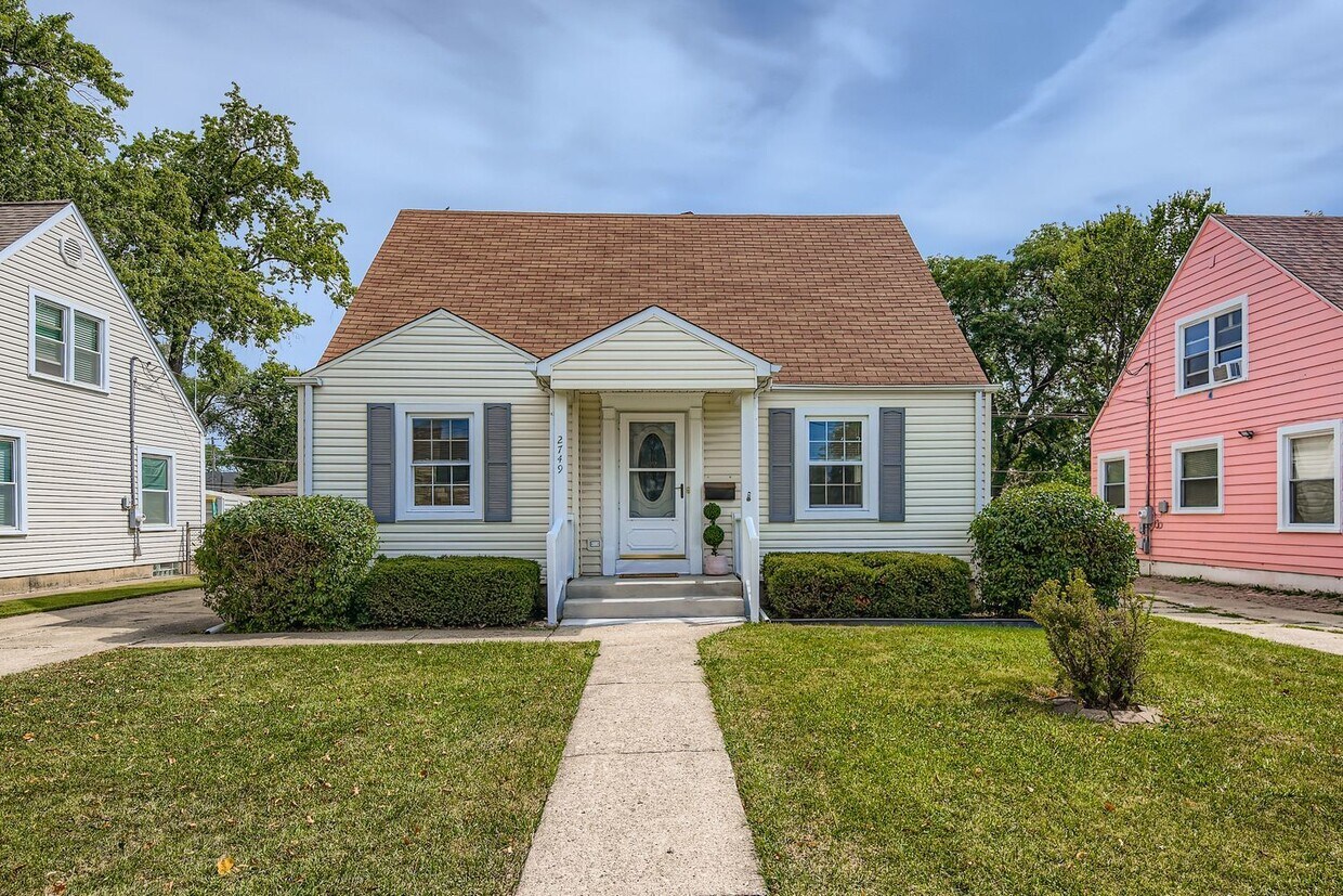 Foto principal - 2749 Scott St
