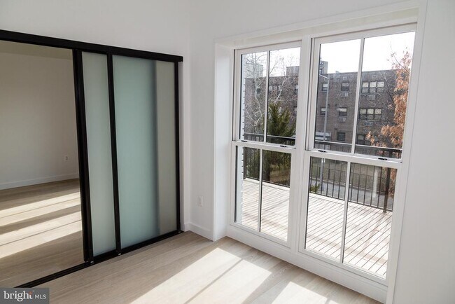 Foto del edificio - 1443 Euclid St NW