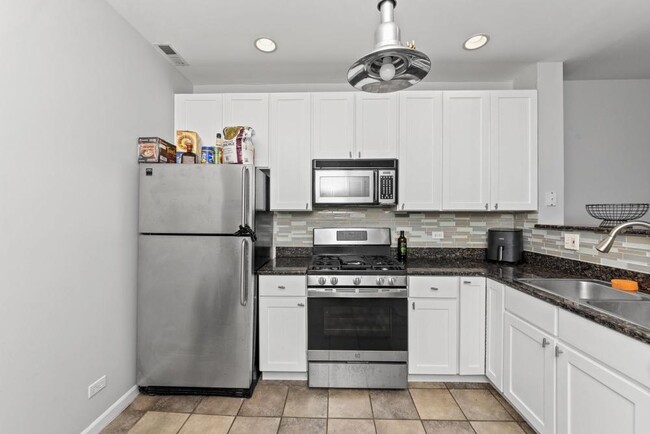 Foto del edificio - 2 bedroom in Chicago IL 60660