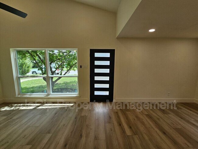 Foto del edificio - 1725 R Avenue