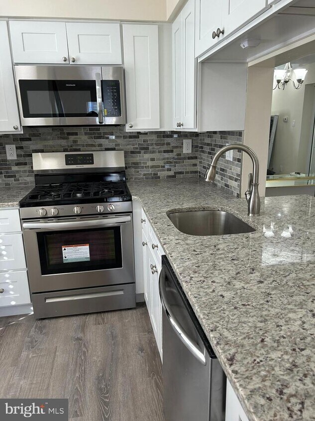 Foto principal - 5714B Adelaide Dr