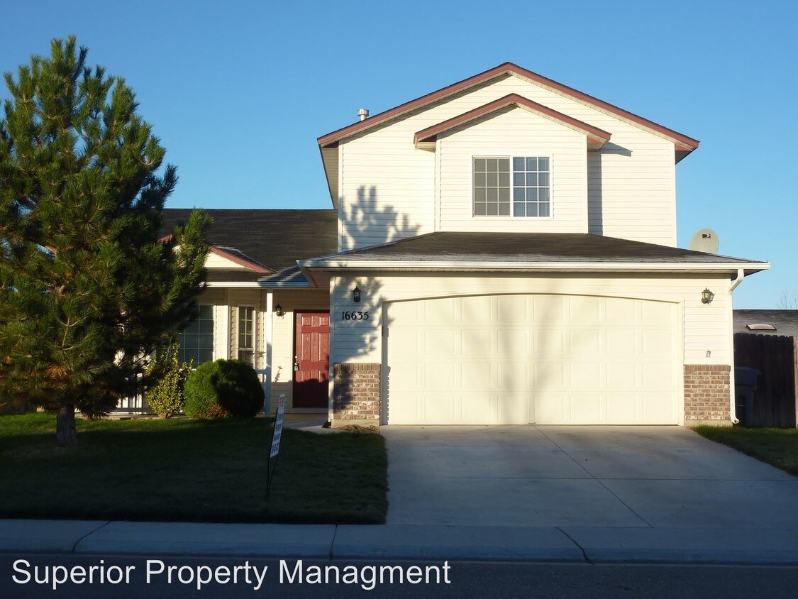 Foto principal - 16635 Smoky Mountain Ave