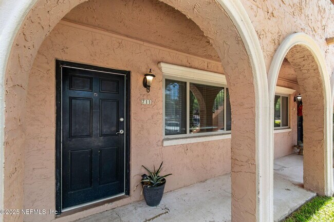 Foto del edificio - 5375 Ortega Farms Blvd