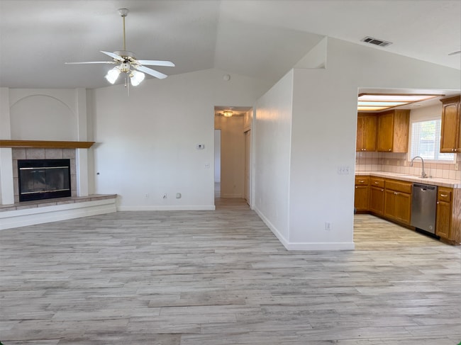 Foto del edificio - 16425 Chippewa Rd