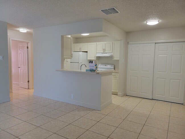 Foto del edificio - 3831 Bowline Cir