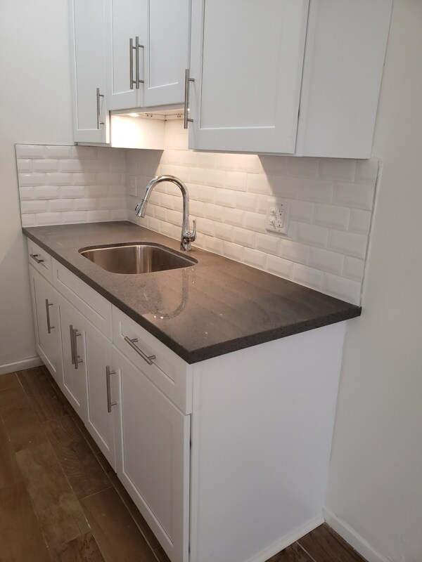 Foto del edificio - 1909 Beachwood Dr