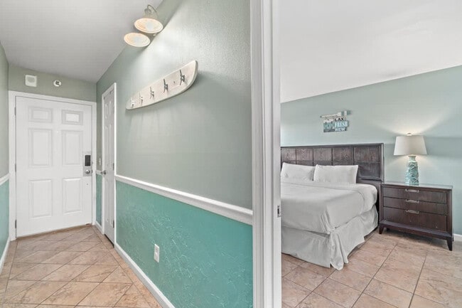 Building Photo - 8743 Thomas Dr