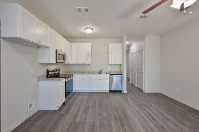 Foto del edificio - $1499! Stylish 2BR Townhome with 15 Minute...