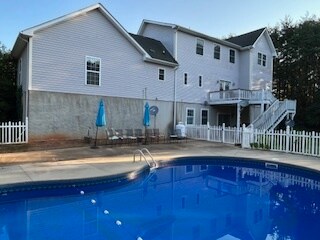 Foto del edificio - 231 Stoneway Ln