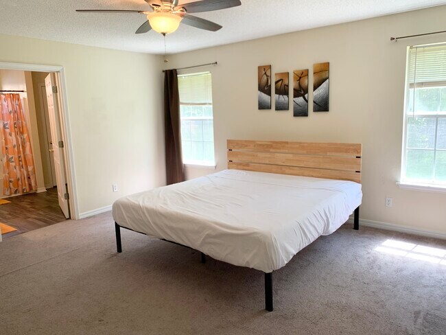 Building Photo - 2477 Gulf Breeze Ave