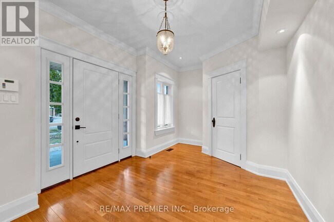 Building Photo - 141 Regatta Ave
