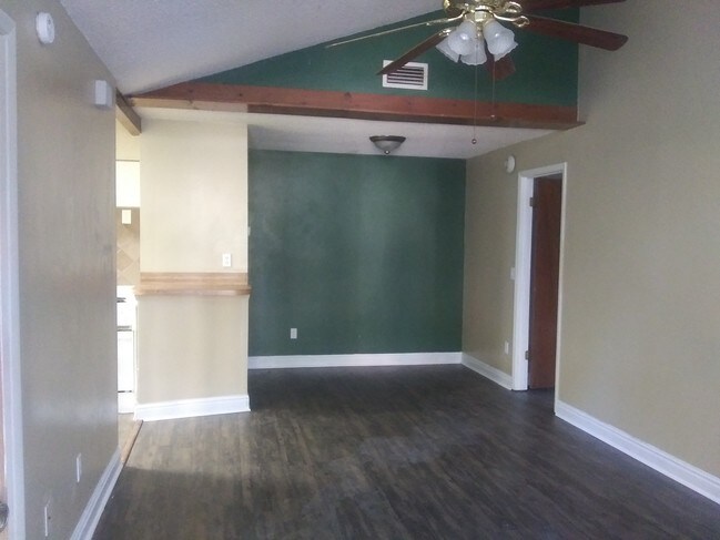 Building Photo - 2402 Whispering Woods Blvd