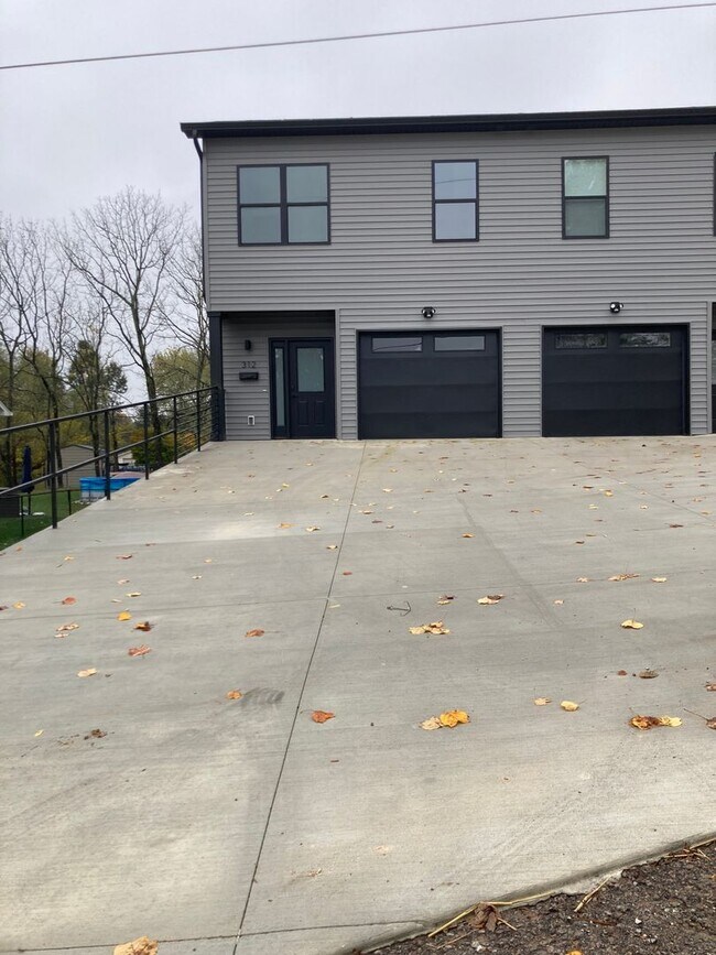 Building Photo - **LESS THAN 10 miles to Fort Knox**