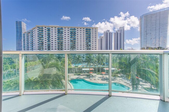 Foto del edificio - 19380 Collins Ave