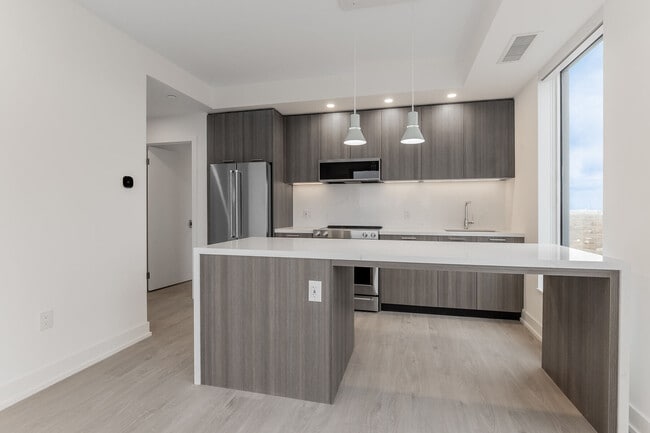 Building Photo - 31 York Garden Wy