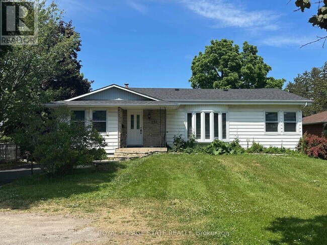 Photo du bâtiment - 251 King St E