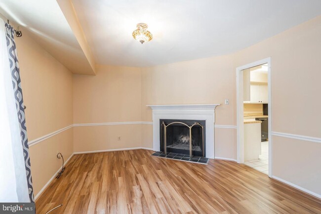 Building Photo - 1004 Worthington Dr