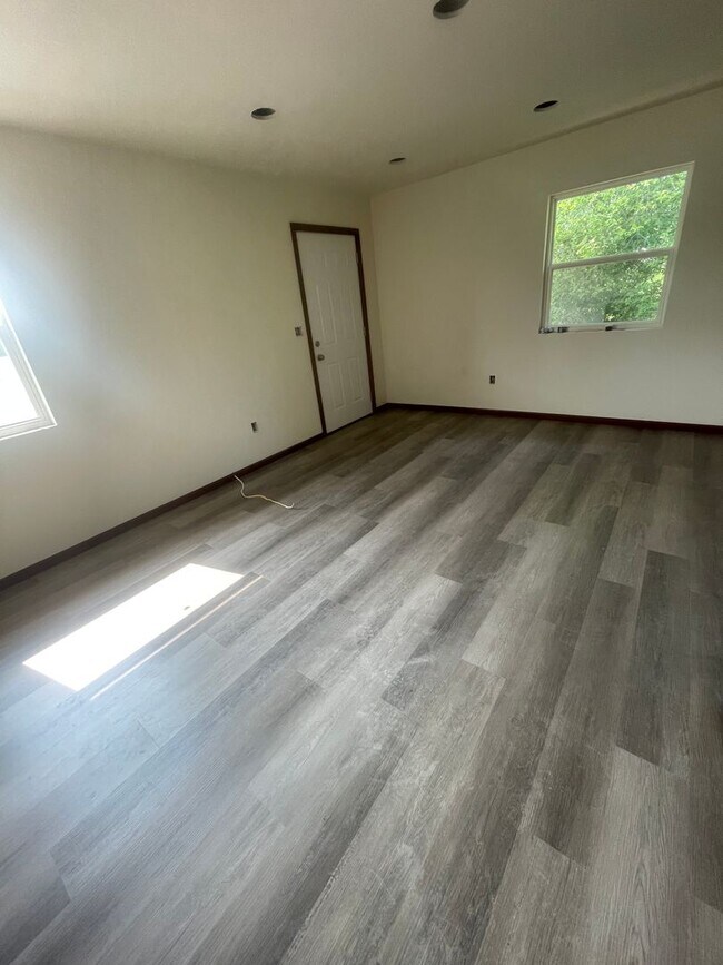 Foto del edificio - 806 8th Ave NW