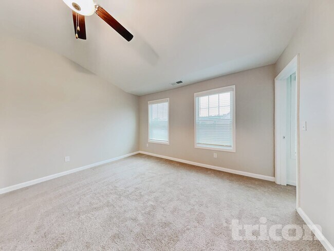 Foto del edificio - 3440 Baylor Cir