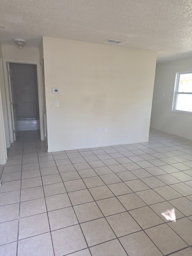 Building Photo - 3/2 DUPLEX