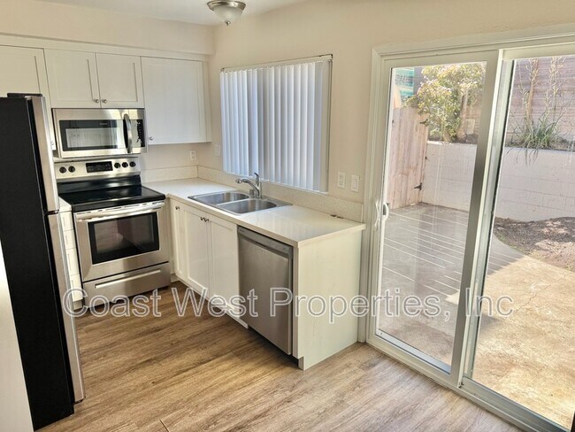 Building Photo - 120 Phoebe St