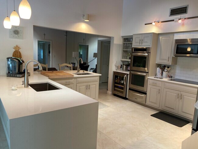 Foto del edificio - 2903 Banyan Blvd Cir NW
