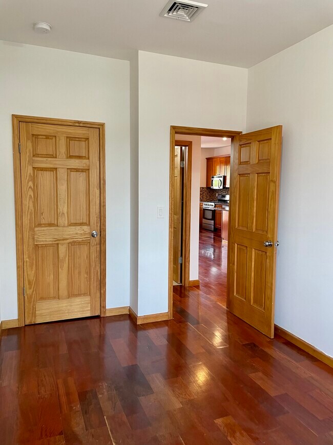 Foto del edificio - 5761 59th St