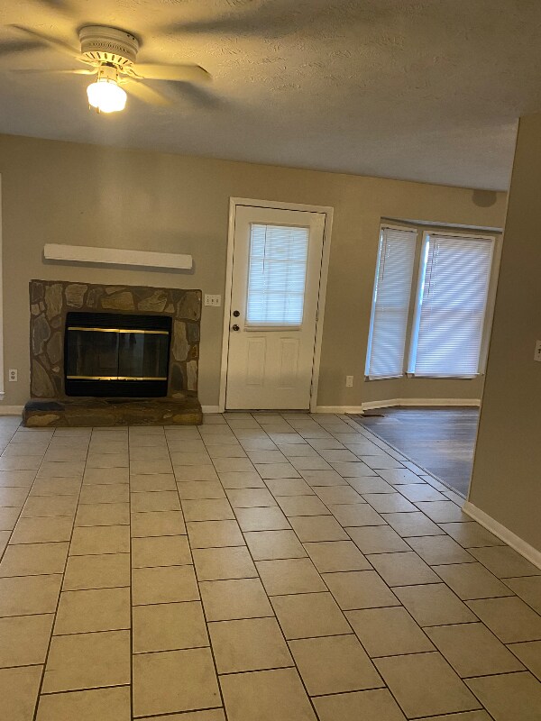 Foto del edificio - 6809 Kingsgate Dr