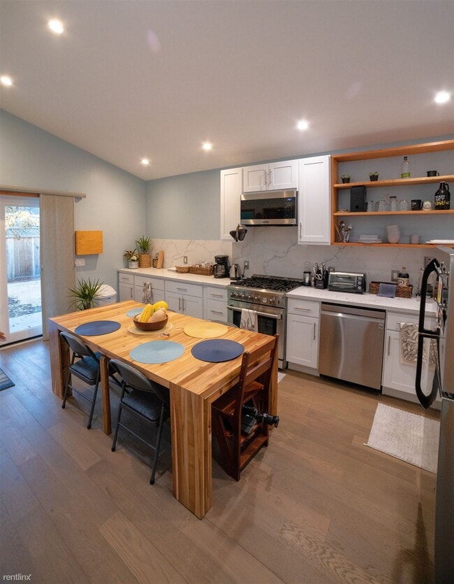 Building Photo - 2 br, 1 bath Duplex - 518 Emeline Avenue A