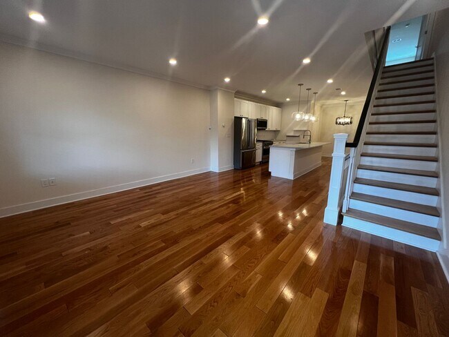 Foto del edificio - Lavish 5 BR/4 BA Townhome in Petworth!