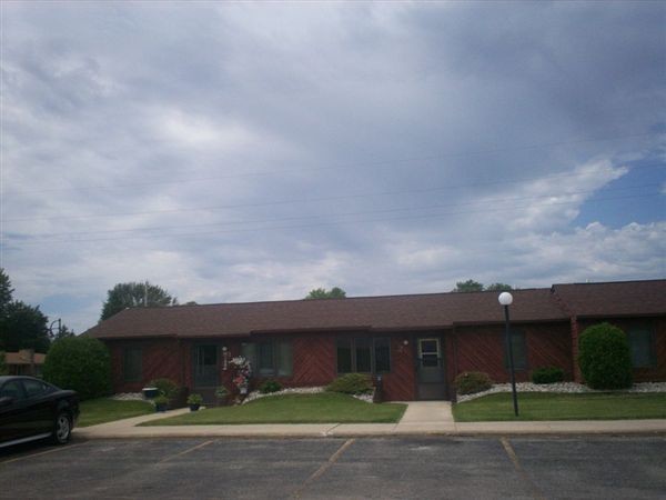 Building Photo - 917 E Cedar St